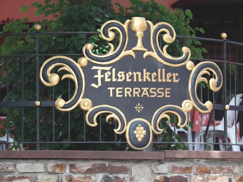 Hotel Felsenkeller Рюдесхайм-на-Рейне Экстерьер фото